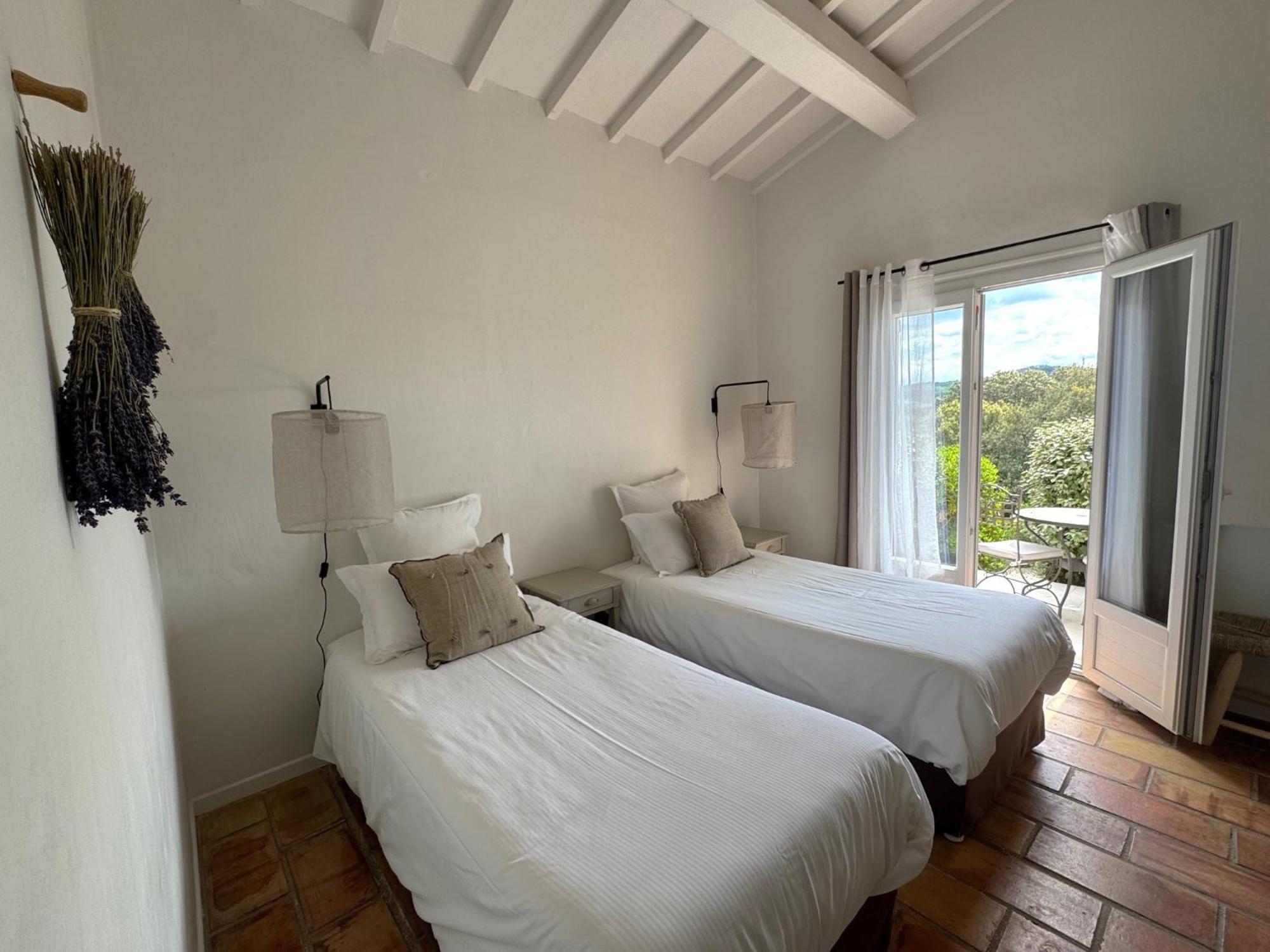 Hotel La Cle Des Champs, Boutique & - De Garrigon