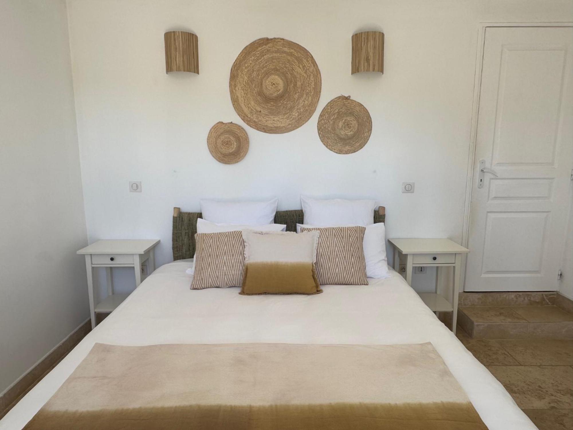 La Cle Des Champs, Boutique & - De Garrigon